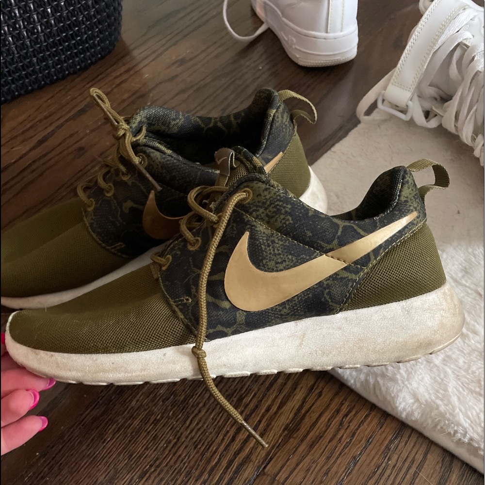 Nike Roshe: army green
